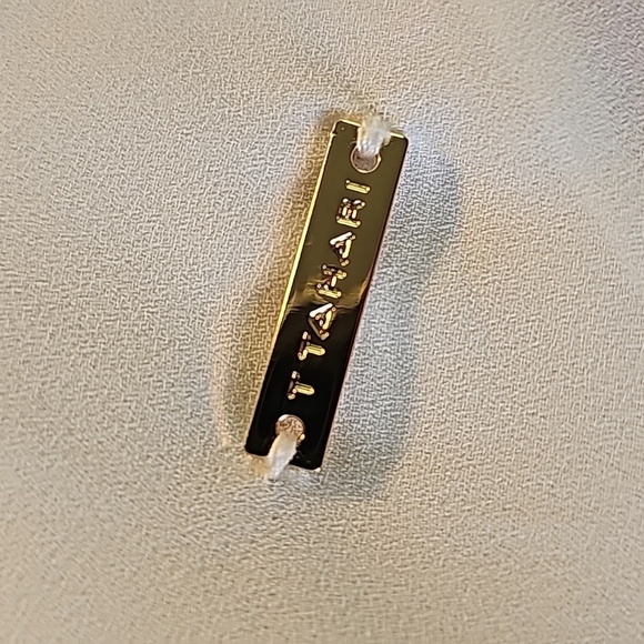 TAHARI, Womens top. Tank style.  White with overlay. Size medium. Adjustable - Picture 8 of 10